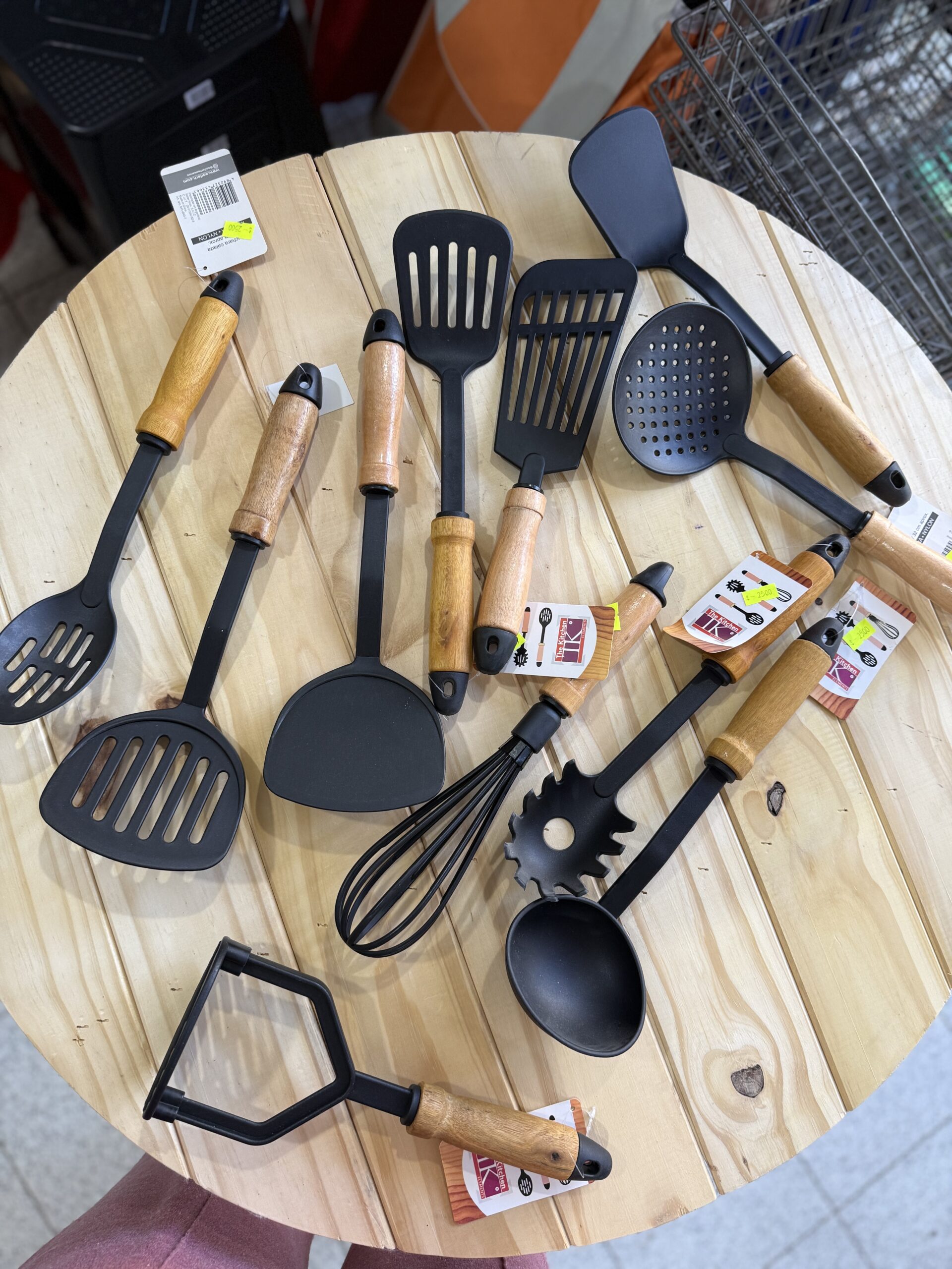Utensilios de teflon con mango de madera